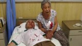 河南2人路边拾“钢笔“被炸伤：4根手指被炸掉