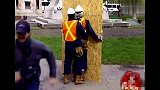 爆笑恶搞视频,装假人恶搞路人,结局爆笑不断