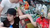 超市偶遇2枚小可爱