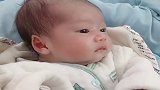 宝宝睡觉被妈妈恶搞，生无可恋：这是亲妈干的事吗