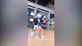 小姐姐如何制霸球场 一招鲜吃遍天