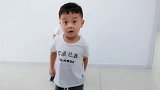 双胞胎宝宝想表演舞蹈，可是我怎么越看越像在练武功，太滑稽了！
