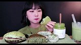 今天是绿茶甜点盛宴呀，绿茶奶油面包看起来也太诱人了吧