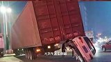 大货车发生侧翻，这奥迪是真牛