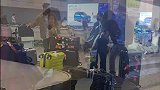 吴永恩父母看不上王子文，见面失败各回各家，一前一后略显不快