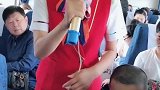 列车员小姐姐长得真美，一首《38度6》真给力，网友厉害了！