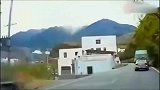油罐车突然撞向楼房，看完监控后，让人无言以对