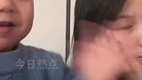 弟弟在警告下继续打姐姐的脸结果被一巴掌拍翻在地