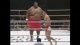 500斤相扑选手大战精瘦格斗家 体重相差417磅