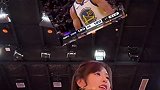 女主播小七晒视频:库里超远3分看high了!