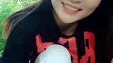 五官端正漂亮，口齿玲利，性情开朗，声音好听