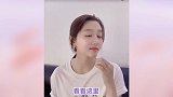 关晓彤瘦身成功秀锁骨下颚线 学鹿晗穿衣撒狗粮