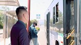 《陈翔六点半》第210集 和女模特在公交站台一起等车的日子！
