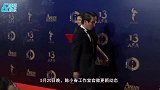 陈小春应采儿合体拍大片，一起打游戏发呆，结婚11年越看越般配