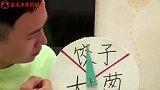 为了送主人礼物，金毛出门捡垃圾，简直不要太懂事！