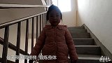 四川南充：3岁萌娃花样寒假！爬到楼顶又蹦又跳，干啥呢