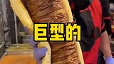 这也太大了吧，巨型热狗
