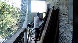 小邓准备养鸽子，今天把阳台清理一下，以后靠自己繁殖扩大规模
