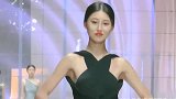 超模身材迷人：潮流内衣展示，t台超模，魅力十足