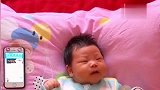 小宝宝原本还在哭,一听到手机里的笑声,接下来宝宝的表情好搞笑