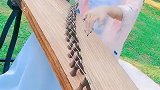 小姐姐古筝演奏经典《梅花三弄》，曲调优美，听了一遍还想听！