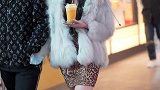 这个小姐姐长得好像哪位明星啊？街拍美女 颜值 穿搭