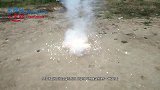 100窜天猴一次性燃放是怎样的画面？老外亲测，网友：太壮观了