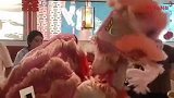 95后新人海底捞办婚宴，新郎新娘亲自上阵舞狮！