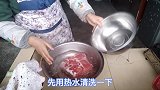 李姐赵哥在家做牛排吃，吃得正香的时候，不常在家的儿女闻到香味
