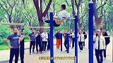运动失误搞笑视频，锻炼有风险，安全第一