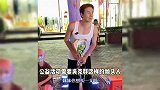 吴克群帮患病母子卖花，自曝以前条件不好靠老师救济，称善良会传染