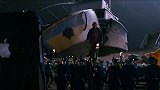 男子来到了小人国，在别人眼中他就是巨人！