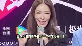 萧亚轩病愈后复出，上演有求必应式饭撒，飞吻爱心发射超宠粉