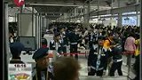 安保管控措施人性化 老幼孕游客提前安检-4月29日