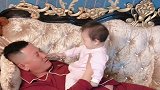外甥女一见舅舅，就对他下毒手，舅舅还敢不服，更变本加厉了