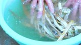 山东民间手艺老人，亲手编织的脏衣桶简直不要太好看