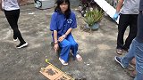 涉黑团伙将枪弹灌进水泥墩藏进深水潭 民警凿水泥下深潭取枪