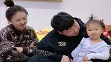 生了个小情敌，竟跟妈妈抢老公，太逗了