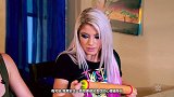 WWE-18年-边吃边聊：布里斯自制糖屑饼干 女神展现蹩脚烘焙技艺-新闻