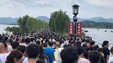 游客游西湖不敢喝水：每次女厕所都排队
