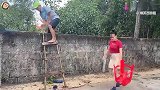 三妹和小熊熊确定是来偷车吗？你俩这是来搞笑的！