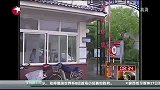 苏州残疾老人车出故障 独腿男杵拐推车感动网友