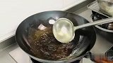 为什么饭店的辣椒炒肉那么好吃，原来大厨是这样做的，怪不得肉片滑嫩又入味，太香了