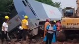 突发泥石流致重庆一铁路货运机车脱线 官方确认无人员伤亡