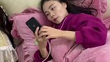 终于可以翻身玩手机的感觉真棒