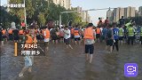蔓延一公里！数千名新乡市青壮年自发赶来，紧急集合筑坝拦水！