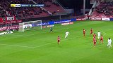 第57分钟斯特拉斯堡球员贡萨尔维斯射门