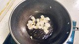 饭店的白辣椒炒肉为什么好吃？原来大厨是这样炒的，难怪这么香！
