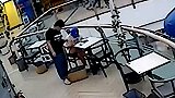 辽宁大连：点外卖发现钢丝球？女子靠“吃出异物”敲诈商家
