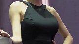 超近距离拍摄美女车模，脸部无瑕疵